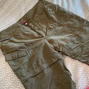 North face women’s Covertable hiking pants Size 16